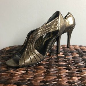 Nina gold & Black Heels size 6